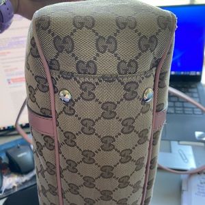 Authentic RE-Posh Gucci Bag 👛